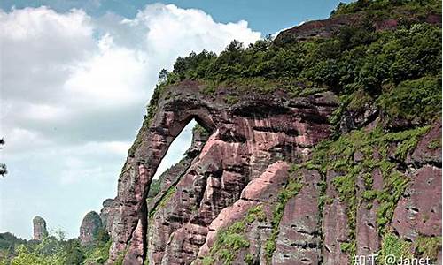 江西龙虎山旅游攻略_江西龙虎山风景区景点介绍